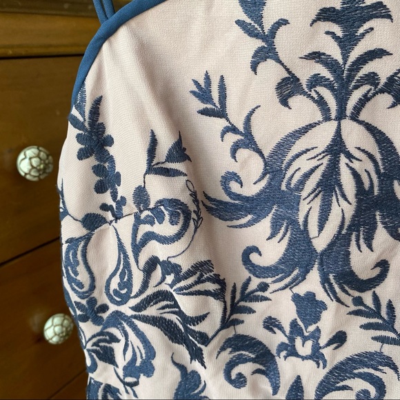 NWT | BCBGMAXAZRIA | Mauve Embroidered Dress - Picture 4 of 8